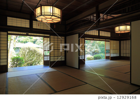 愛媛県新居浜市、住友グループの基礎を確立した広瀬宰平の旧宅・庭園を公園とした「広瀬公園」内の旧宅=「廣瀬記念邸」の新座敷を茶室側から見る 愛媛県新居浜市、住友グループの基礎を確立した広瀬宰平の旧宅・庭園を公園とした「広瀬公園」内の旧宅=「廣瀬記念邸」の新座敷を茶室側から見る 12929168