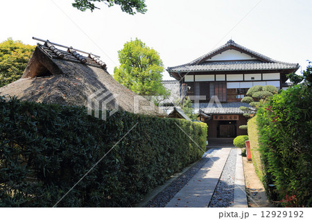 愛媛県新居浜市、住友グループの基礎を確立した広瀬宰平の旧宅・庭園を公園とした「広瀬公園」内の旧宅=「廣瀬記念邸」の玄関 愛媛県新居浜市、住友グループの基礎を確立した広瀬宰平の旧宅・庭園を公園とした「広瀬公園」内の旧宅=「廣瀬記念邸」の玄関 12929192