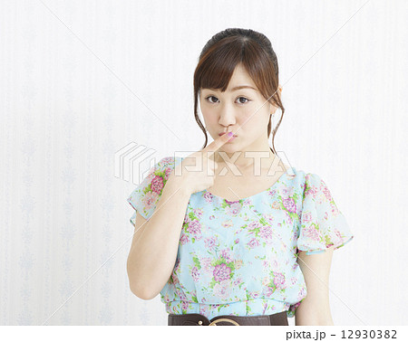 若い女性 12930382