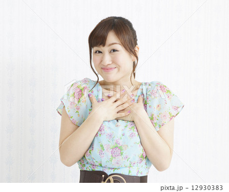 若い女性 若い女性 12930383