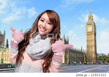 Happy woman travel in london 12931322