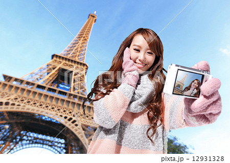 Happy travel woman in Paris 12931328