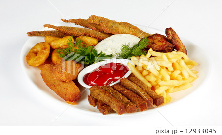 Roasted fish and chicken wings served with french fries and rusk 12933045