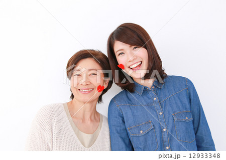 仲良しの女性たち 12933348