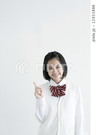 ひらめく女学生 12933886