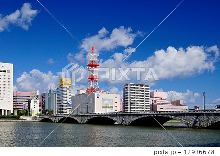 信濃川と万代橋 12936678