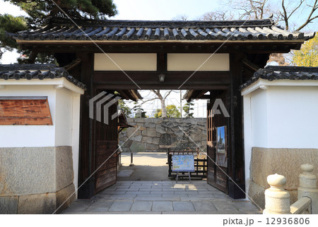 高松市立「玉藻公園」高松城跡の旭門 高松市立「玉藻公園」高松城跡の旭門 12936806