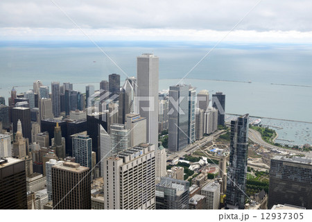 アメリカ　シカゴ　摩天楼 12937305