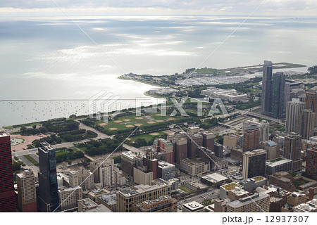 アメリカ　シカゴ　摩天楼 12937307