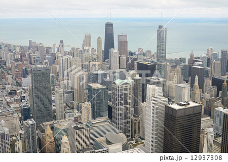 アメリカ　シカゴ　摩天楼 12937308