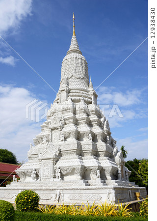 カンボジア　プノンペン　王宮 12938430