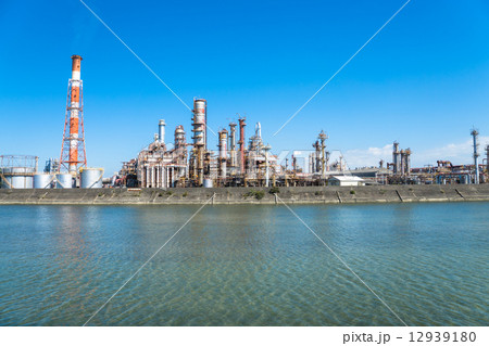 四日市コンビナートの朝 12939180