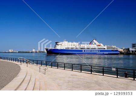 佐渡汽船出港 12939353