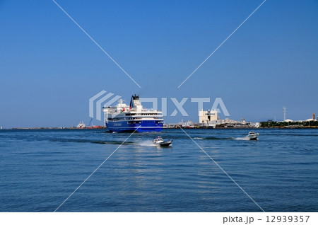 佐渡汽船出港 12939357