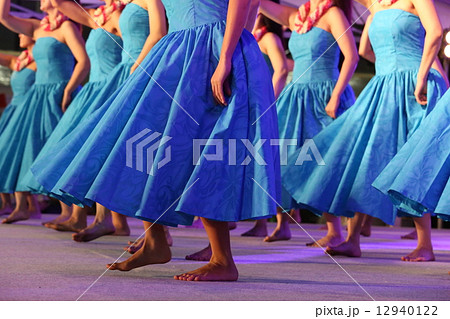 Hawaiian hula dancer 12940122