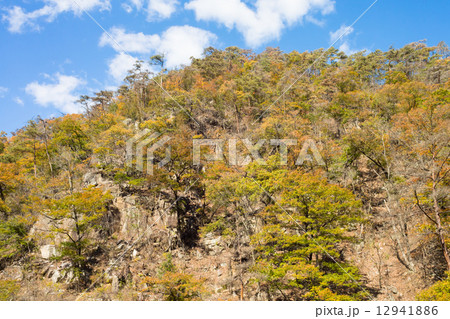 秋の御岳昇仙峡岩壁 12941886
