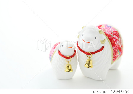 未年　年賀状素材  シンプル白バック 12942450