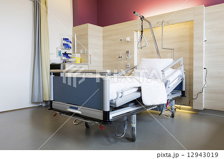 Room in a modern Dutch hospital 12943019