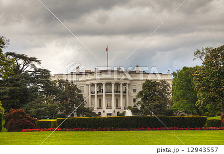 White House building in Washington, DC 12943557