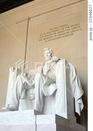 アメリカ　ワシントン　リンカーン記念館 12946627