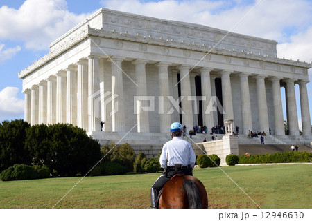 アメリカ　ワシントン　リンカーン記念館 12946630