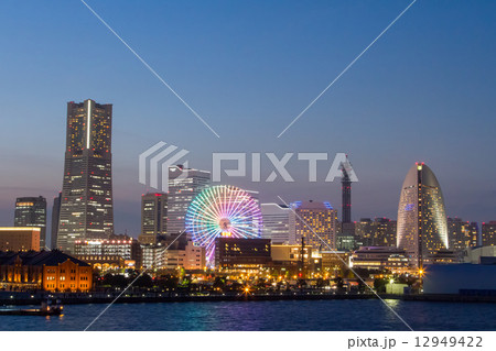 夜景 横浜夜景を大さん橋から眺める 夜景 横浜夜景を大さん橋から眺める 12949422