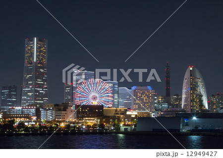 夜景 横浜夜景を大さん橋から眺める 夜景 横浜夜景を大さん橋から眺める 12949427