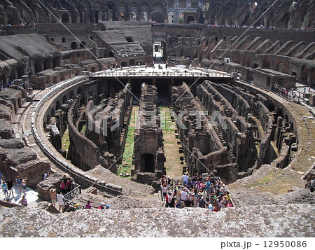 イタリア ローマ コロッセオの闘技場内部 世界遺産の写真素材