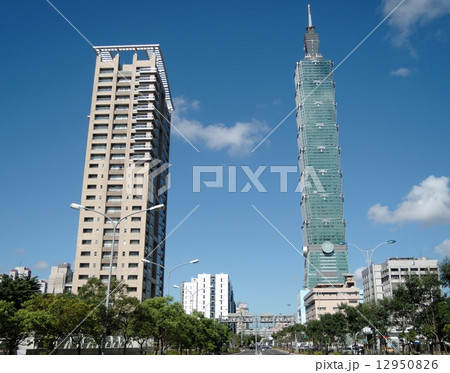 台湾 台北101タワーと街の風景の写真素材