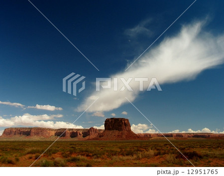 米国 モニュメント・バレー 岩山ビュート 米国 モニュメント・バレー 岩山ビュート 12951765