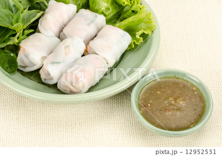 Fresh noodle spring roll 12952531