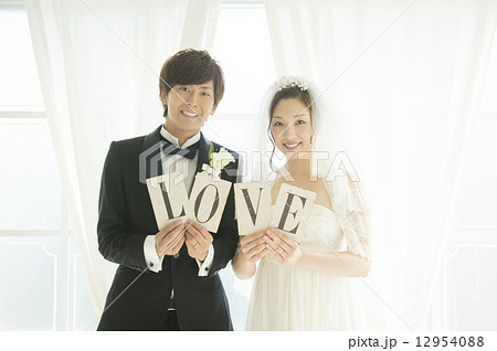 LOVEを持つ新郎新婦 LOVEを持つ新郎新婦 12954088