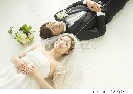 新郎新婦の写真素材 [12954310] PIXTA