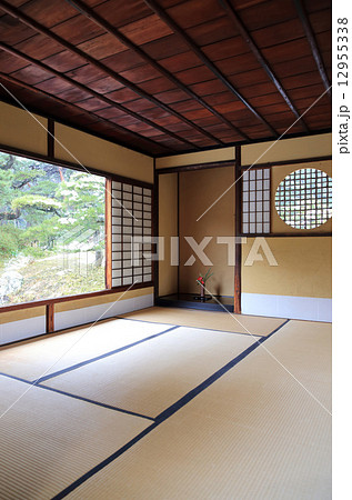 特別名勝「栗林公園」掬月亭の茶室（冬） 12955338