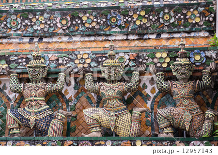 Statue of Wat Arun 1 Statue of Wat Arun 1 12957143