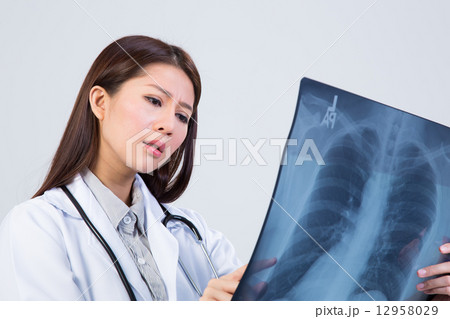 Young doctor woman 12958029