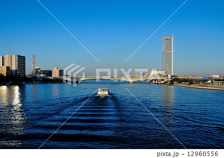 信濃川と柳都大橋の写真素材