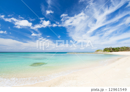 沖縄のビーチ・砂辺の浜 12961549