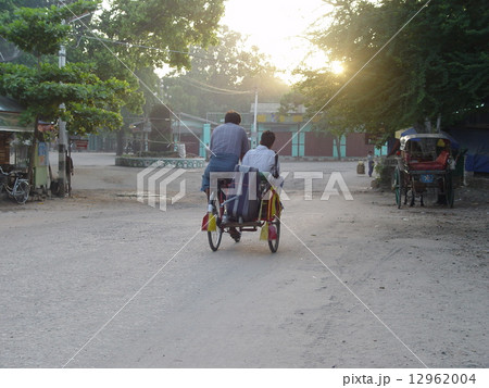 サイカー(ミャンマーの三輪自転車)（バガン／ミャンマー） 12962004