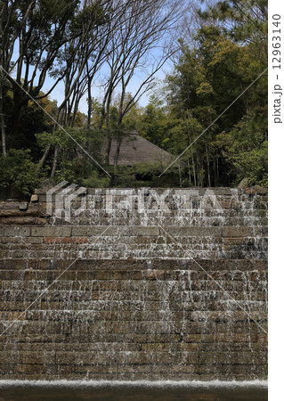 高松市 四国民家博物館「四国村」染が滝（彫刻家流政之氏作） 12963140