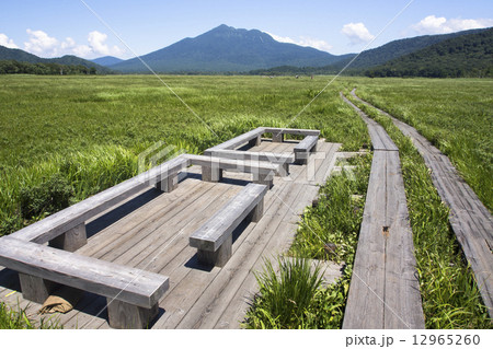 尾瀬が原で休憩 尾瀬が原で休憩 12965260
