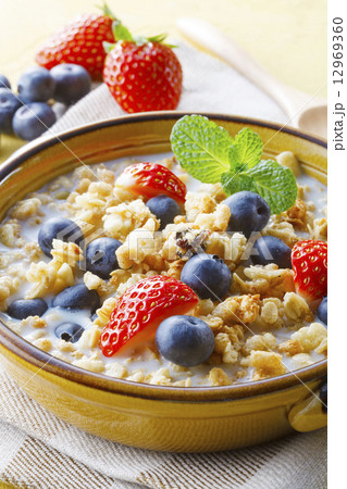 フルーツとシリアル 12969360