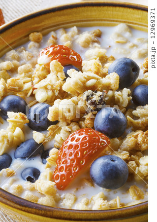 フルーツとシリアル 12969371