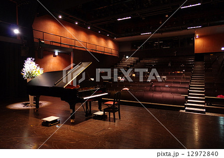 ピアノ発表会ステージ ステージより客席をのぞむ の写真素材