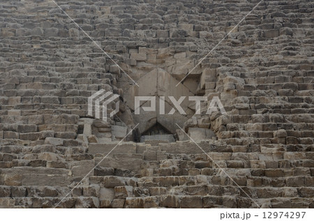 クフ王のピラミッドの本来の入口の写真素材