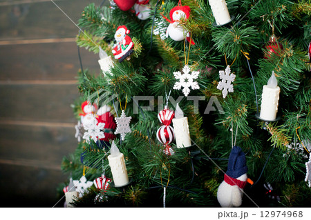 Decorated Christmas tree 12974968