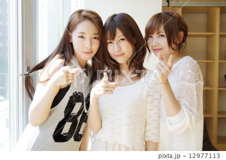 3人女子 12977113