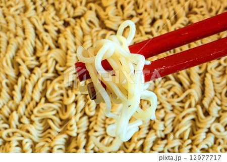 chinese noodles raw and cooked 12977717