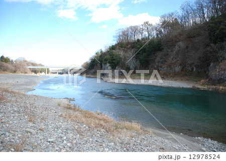 荒川の中流・正喜橋(埼玉県大里郡寄居町大字鉢形) 荒川の中流・正喜橋(埼玉県大里郡寄居町大字鉢形) 12978524