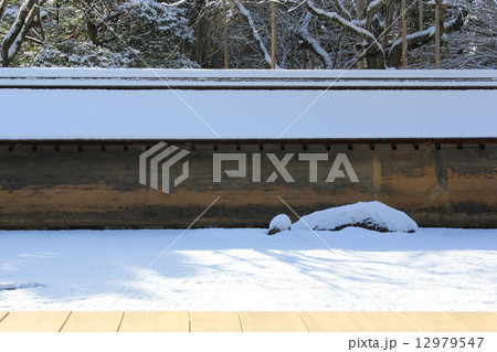 雪の竜安寺 12979547